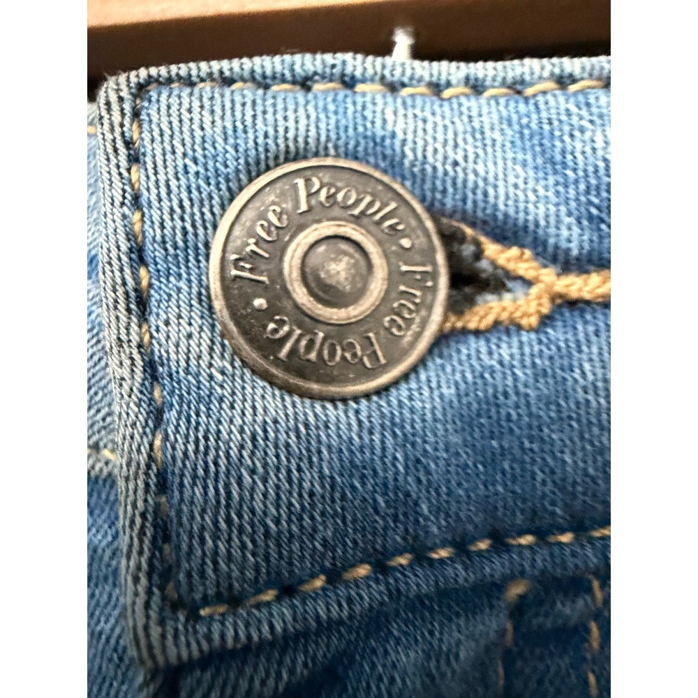 Free People We The Free High Rise Denim Shorts Light Wash Blue Size 25 - Picture 3 of 7